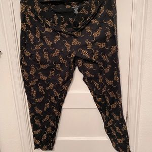 NWOT Torrid cropped leggings leopard cats
